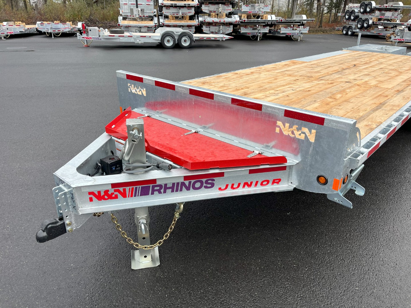 2026 N&N RHINO JUNIOR 22′ + 5′ DECKOVER 3X7 000LBS AXLES SINGLE WHEEL, 5FT BEAVER TALE W/ FLIP OVER RAMP – 2X IN STOCK