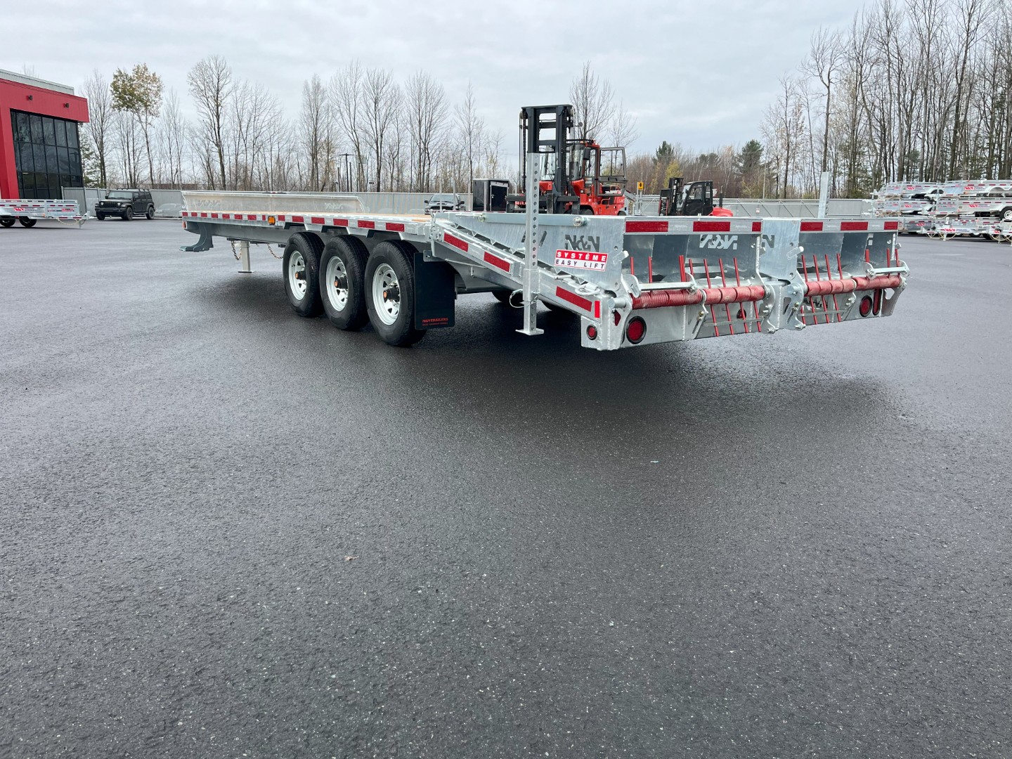 2026 N&N RHINO JUNIOR 22′ + 5′ DECKOVER 3X7 000LBS AXLES SINGLE WHEEL, 5FT BEAVER TALE W/ FLIP OVER RAMP – 2X IN STOCK