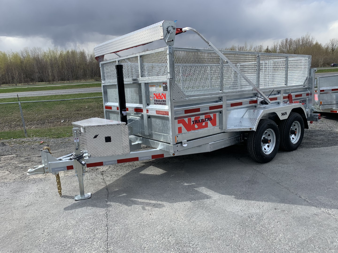 2026 N&N 6×12 INNO Dump Galvanized Trailer – 2x 5200LBS Axles w/ 24in Mesh Side and Ramps Included – Bi-Weekly payments as low as 110$ OAC