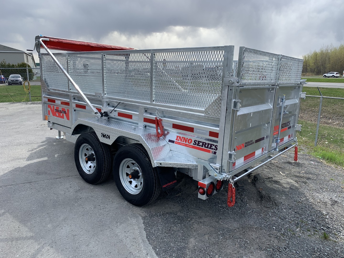 2026 N&N 7×14 INNO Dump Hydraulic Trailer – 2x 7000LBS Axles – w/ 24in Mesh Side and Ramps Included – Galvanized
