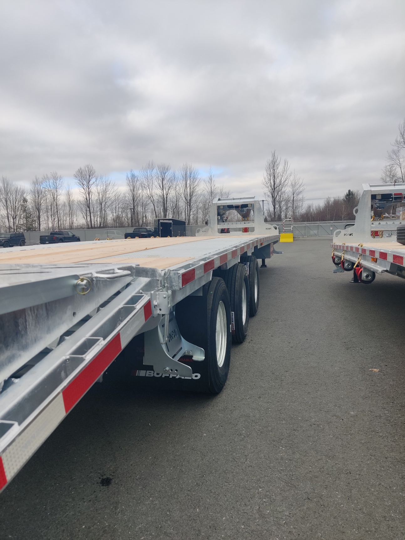 2026 N&N BUFFALO PREMIUM 35’+5′ GOOSENECK DECKOVER TRAILER HUTCH TYPE SUSPENSION– 3x 16,000 lbs AXLES ELEC/ OVER HYDRAULICS, DUAL-WHEEL, WITH HYDRAULICS JACKS – GALVANIZED
