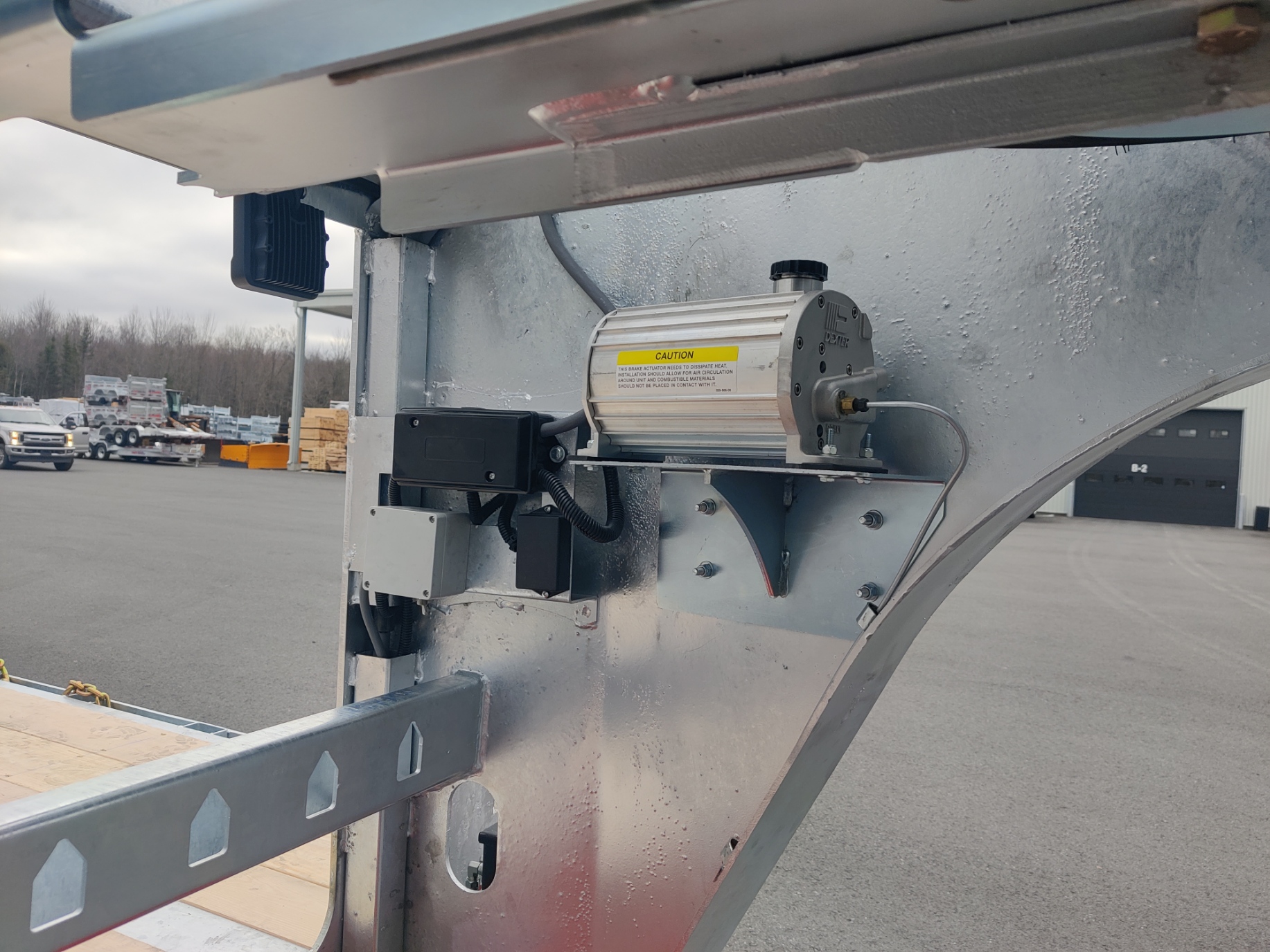 2026 N&N BUFFALO PREMIUM 35’+5′ GOOSENECK DECKOVER TRAILER HUTCH TYPE SUSPENSION– 3x 16,000 lbs AXLES ELEC/ OVER HYDRAULICS, DUAL-WHEEL, WITH HYDRAULICS JACKS – GALVANIZED