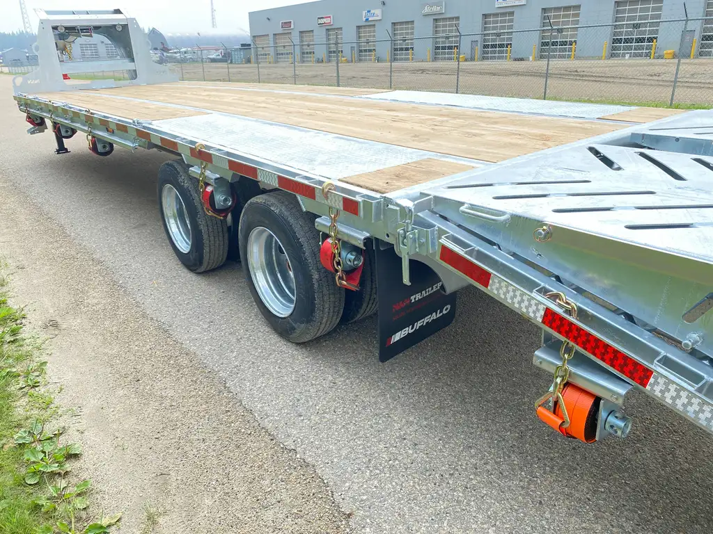 2026 BUFFALO PREMIUM 27’+5′ GOOSENECK DECKOVER TRAILER HUTCH TYPE SUSPENSION– 2x 16,000 lbs AXLES ELEC/ OVER HYDRAULICS, DUAL-WHEEL, WITH HYDRAULICS JACKS & HYDRAULIC FLIP OVER RAMPS – GALVANIZED