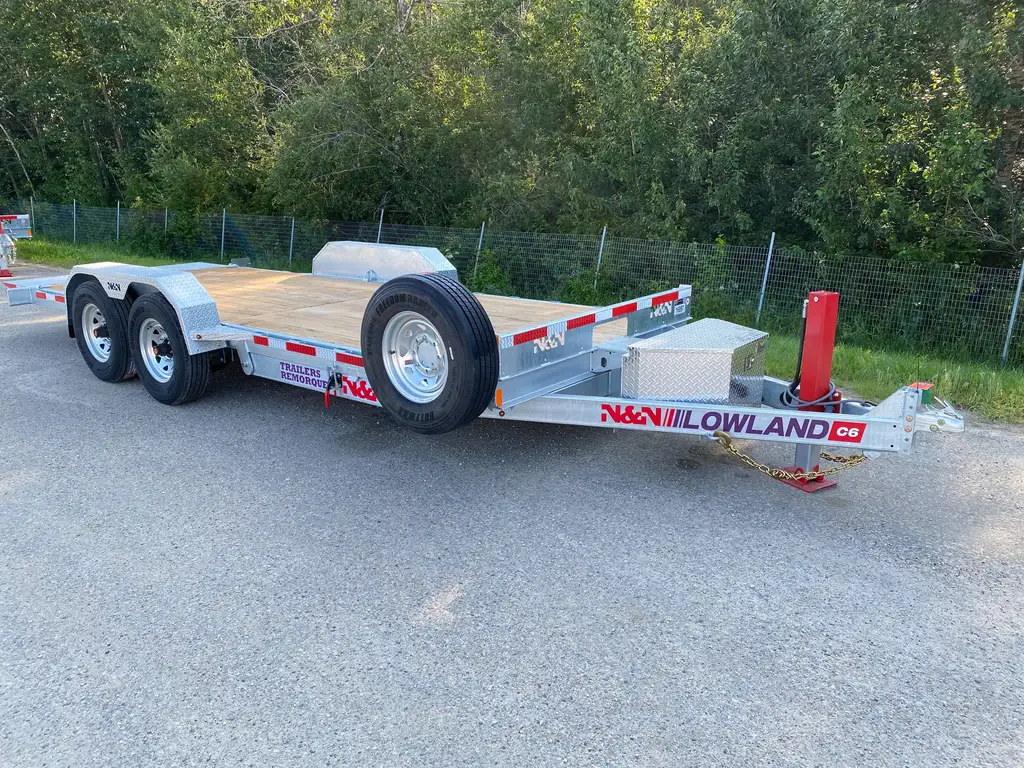 2027 N&N 7X20 LOWLAND C6 FULL HYDRAULIC TILT TRAILER – 4IN DROP 2X7000LBS AXLE – HYDRAULIC FRONT JACK – EQUIPMENT TRAILER, FLATBED – GALVANIZED – LETHBRIDGE