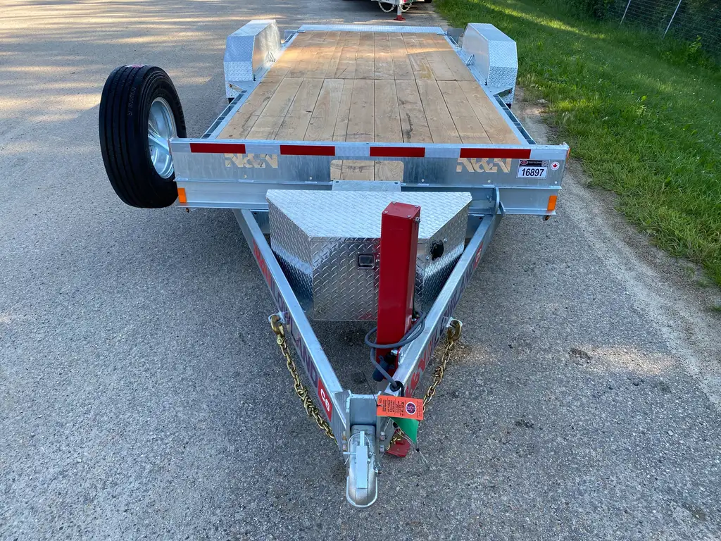 2027 N&N 7X20 LOWLAND C6 FULL HYDRAULIC TILT TRAILER – 4IN DROP 2X7000LBS AXLE – HYDRAULIC FRONT JACK – EQUIPMENT TRAILER, FLATBED – GALVANIZED – LETHBRIDGE